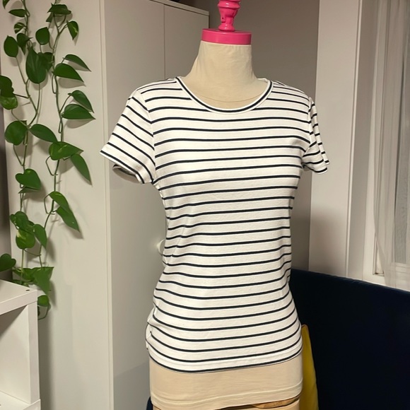 SOLD Striped tee - Picture 1 of 4